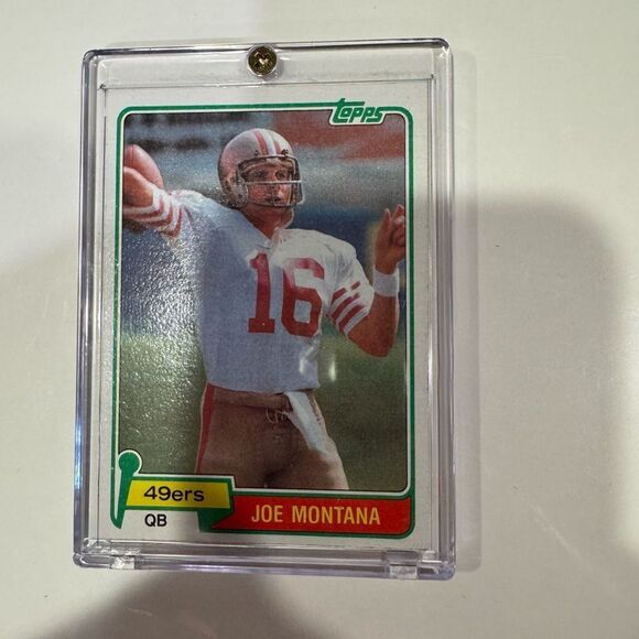 Topps Joe Montana Quarterback Card - Brown and Black Joe Montana great condition - Picture 1 of 3